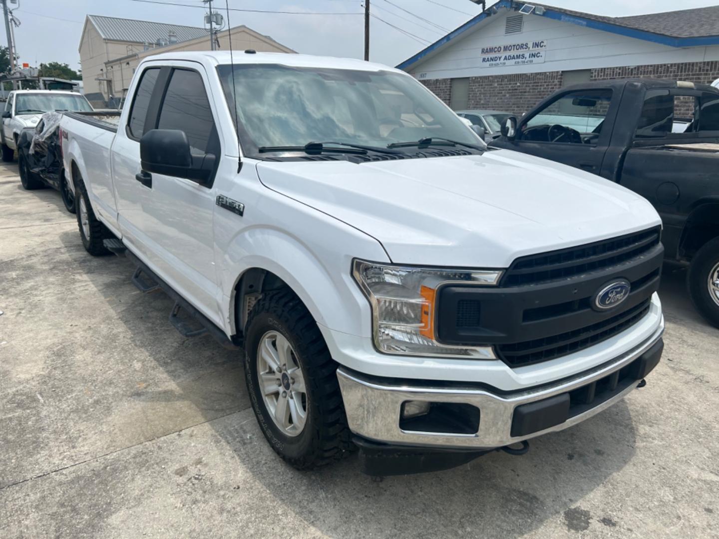 2018 White Ford F-150 XL SuperCab 6.5-ft. 4WD (1FTFX1EG6JK) with an 3.5L V6 DOHC 24V engine, 6A transmission, located at 1687 Business 35 S, New Braunfels, TX, 78130, (830) 625-7159, 29.655487, -98.051491 - Photo#3